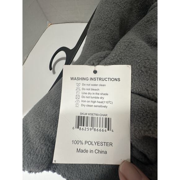 Nollia Winter Set Scarf Hat & Gloves Gray Fleece 3 Piece Cold Weather Gift New - Picture 3 of 3